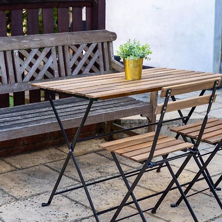 Homely And Stylish Apartment With A Garden In East Finchley London Exteriör bild